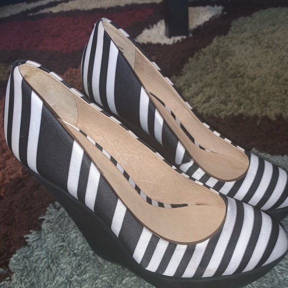 Aldo Black and white stripe wedge heel - Picture 2 of 4